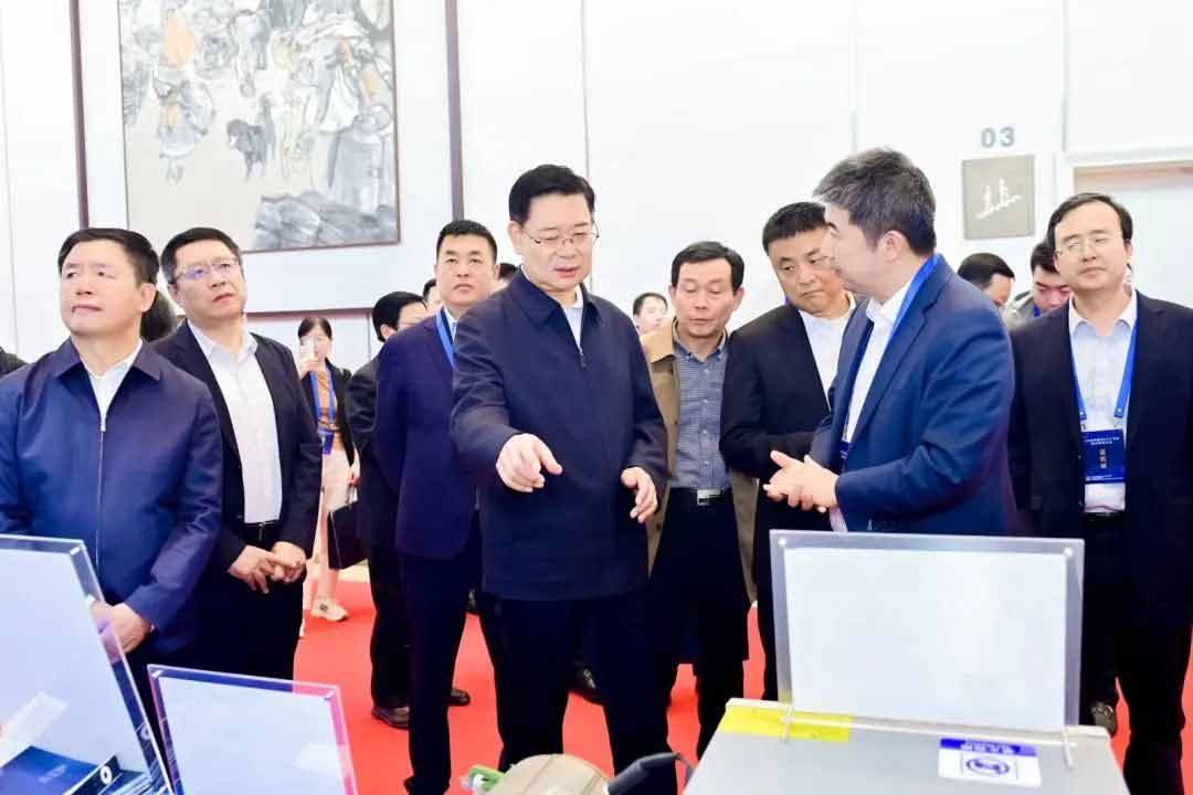 AIP受邀參加青島市新能源汽車產(chǎn)業(yè)鏈供需對接大會—AIP艾普.jpg